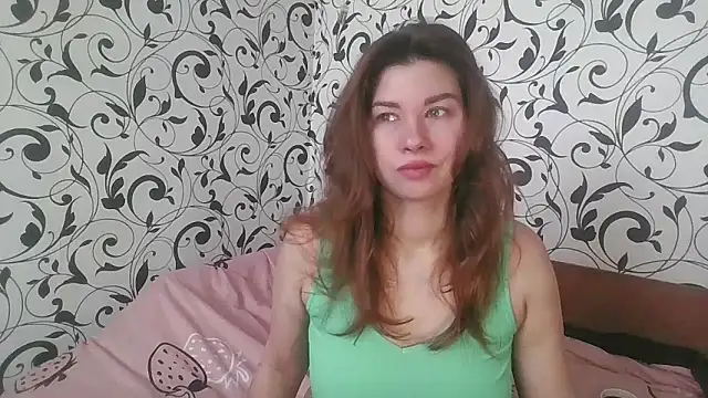 Snapshot of YourEmilie chatting on January 12, 2026, 10:42 am YourEmilie online show from January 12, 2026, 10:42 am