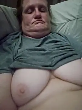 Snapshot of lindamarie_ chatting on November 1, 2025, 4:31 pm lindamarie online show from November 1, 2025, 4:31 pm