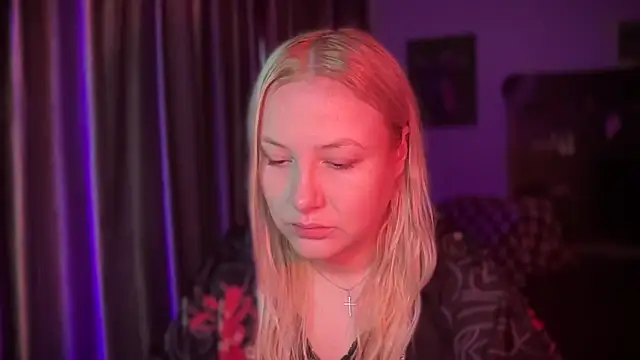 BikiHellena online show from December 16, 2025, 5:23 am