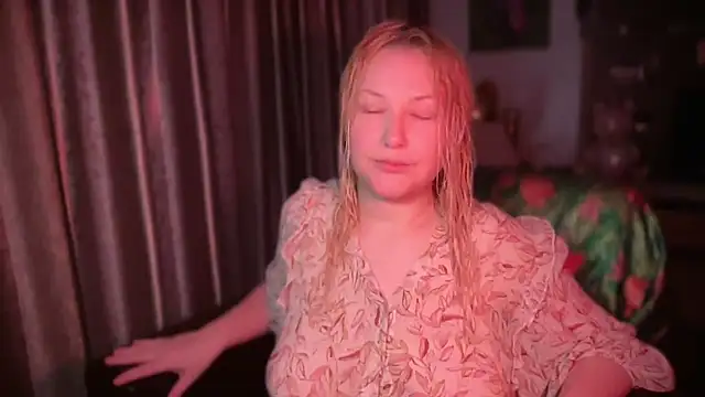 Snapshot of BikiHellena chatting on July 21, 2026, 5:10 am BikiHellena online show from July 21, 2026, 5:10 am