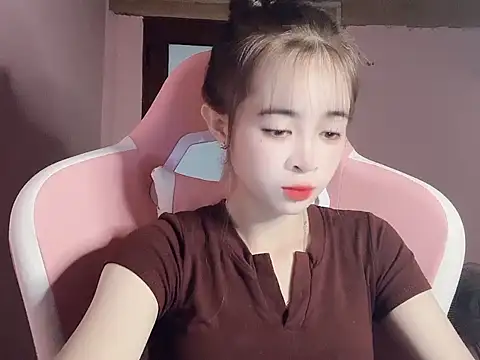 Snapshot of Suna7383 chatting on November 12, 2025, 4:18 pm Suna7383 online show from November 12, 2025, 4:18 pm