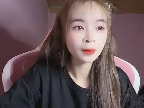 Snapshot of Suna7383 chatting on November 17, 2025, 3:51 pm Suna7383 online show from November 17, 2025, 3:51 pm