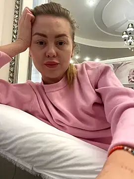 MartaLuna  online show from November 7, 2025, 10:48 am