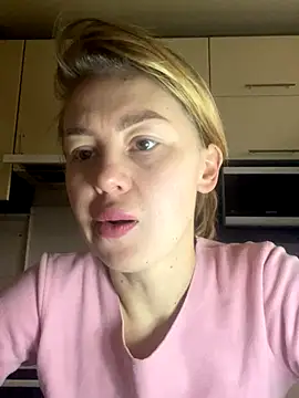 MartaLuna  online show from November 29, 2025, 8:39 am