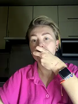 MartaLuna  online show from November 29, 2025, 8:45 pm