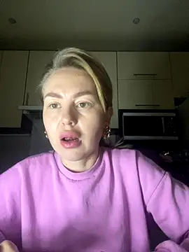 MartaLuna  online show from December 2, 2025, 7:20 pm