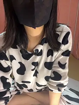 yunmeng000 online show from November 6, 2025, 1:12 pm