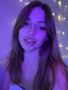 Elizabeth Tay online show from October 16, 2025, 6:09 pm