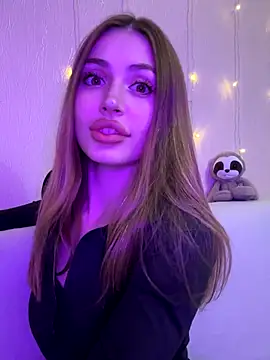 Elizabeth Tay online show from December 2, 2025, 5:08 pm