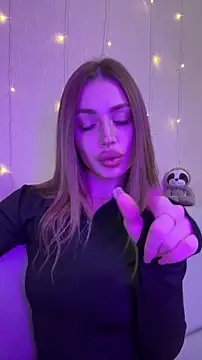 Elizabeth Tay online show from December 17, 2025, 6:58 pm