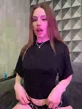 Elizabeth Tay online show from April 13, 2026, 6:46 pm