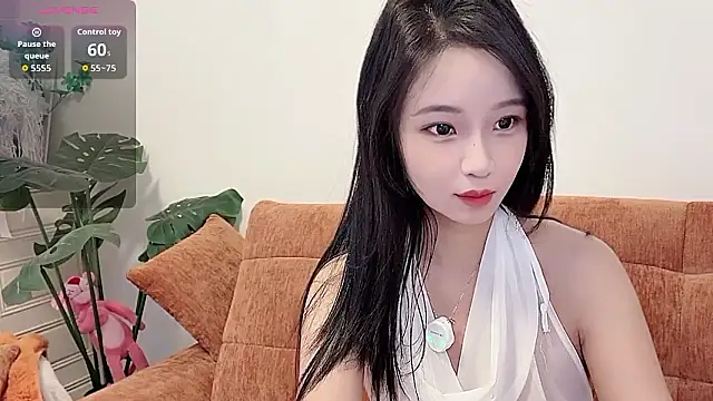 qiqi-2025 online show from January 8, 2026, 10:56 pm