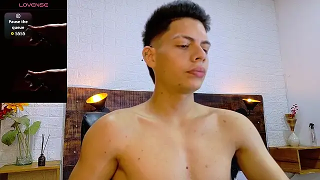 JhosuaVega online show from October 23, 2025, 9:13 pm