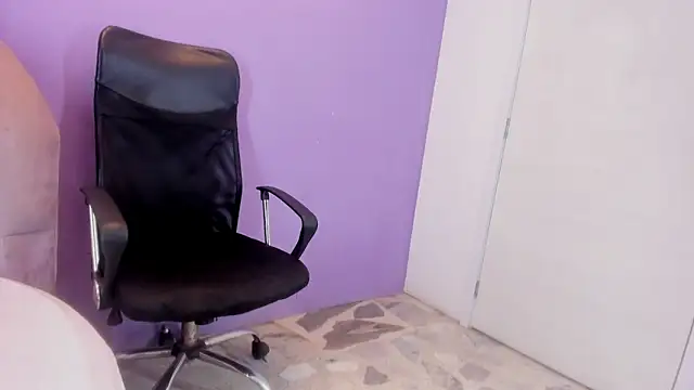 Snapshot of miajhonsonx chatting on November 15, 2025, 3:30 pm miajhonsonx online show from November 15, 2025, 3:30 pm