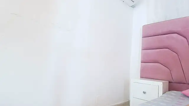 miajhonsonx online show from March 25, 2026, 2:45 pm