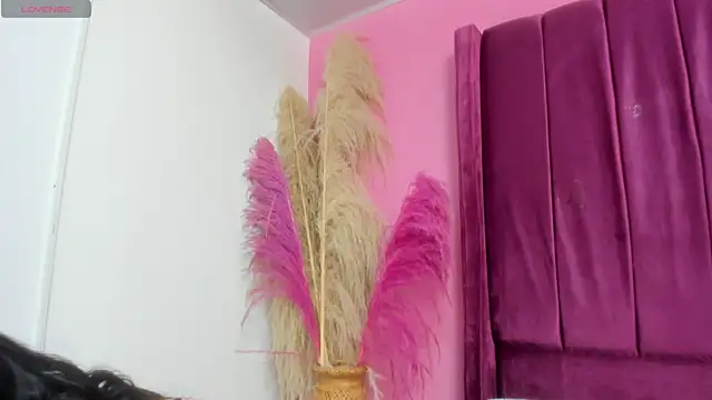miajhonsonx online show from May 27, 2026, 2:36 pm