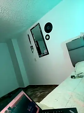 NaytonFreeman online show from October 24, 2025, 11:45 pm