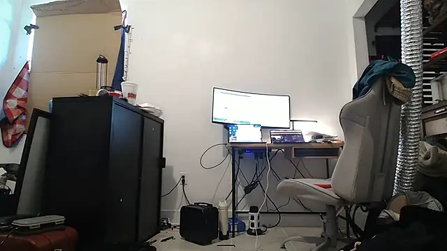 jasoncali305 online show from October 6, 2025, 8:28 pm