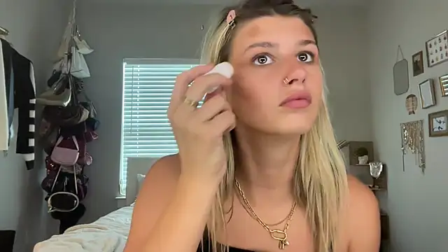 AnnGrayson online show from September 25, 2025, 6:22 pm