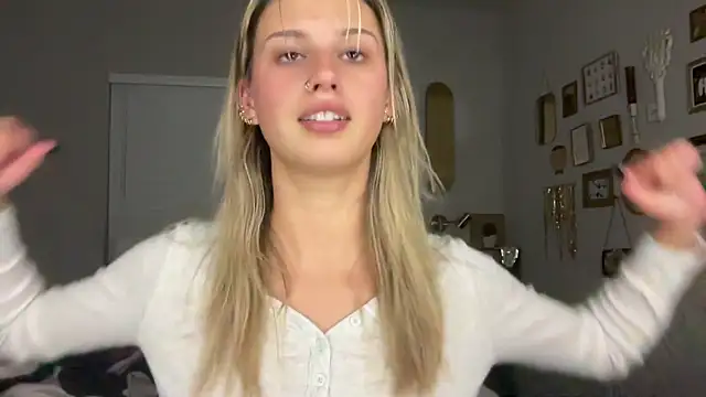 AnnGrayson online show from November 3, 2025, 2:24 am