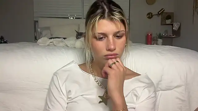 AnnGrayson online show from November 24, 2025, 10:53 pm