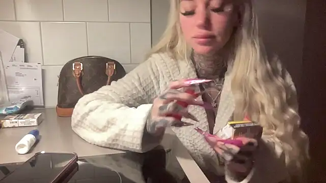 paulinaalatalo online show from March 18, 2026, 3:20 am