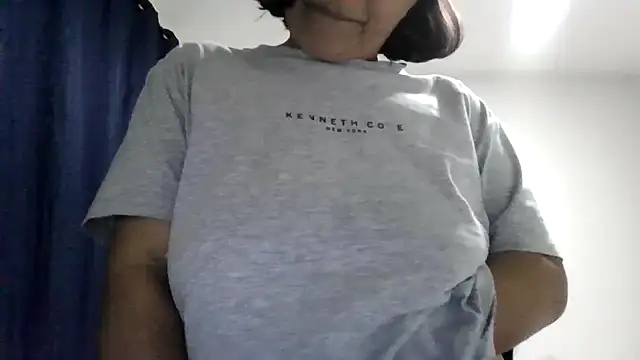 adri89-g online show from June 18, 2026, 4:46 am
