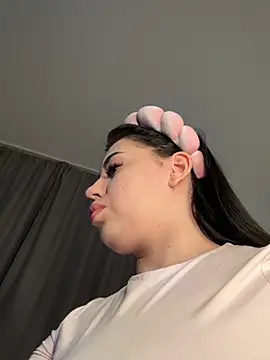 Snapshot of Andrestarr chatting on March 7, 2026, 6:27 pm Andrestarr online show from March 7, 2026, 6:27 pm