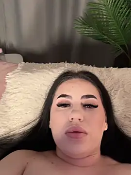 Snapshot of Andrestarr chatting on April 3, 2026, 7:34 pm Andrestarr online show from April 3, 2026, 7:34 pm