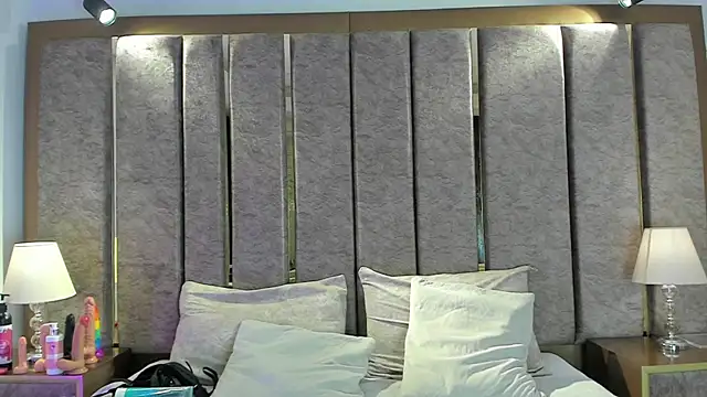 AishaValcazar online show from April 15, 2026, 3:46 am