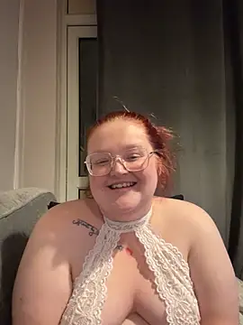 Snapshot of AmberBliss-X chatting on November 14, 2025, 9:35 pm AmberBliss-X online show from November 14, 2025, 9:35 pm
