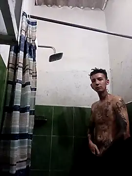 Snapshot of LaParKa31 chatting on November 12, 2025, 1:06 am LaParKa31 online show from November 12, 2025, 1:06 am