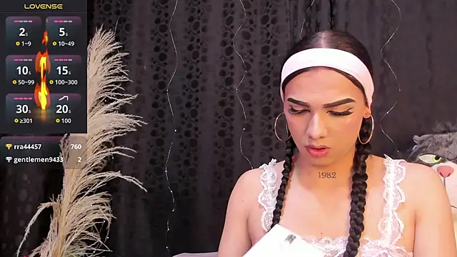 Snapshot of Almaazz chatting on May 15, 2026, 7:21 pm Almaazz online show from May 15, 2026, 7:21 pm