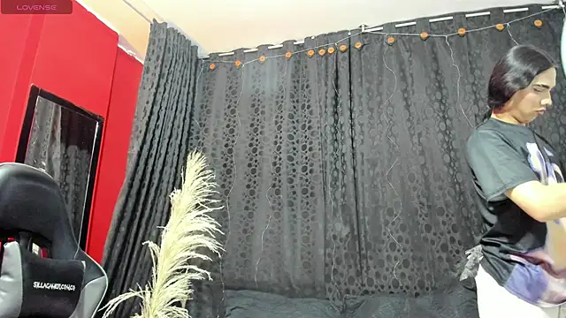 Snapshot of Almaazz chatting on May 20, 2026, 7:20 pm Almaazz online show from May 20, 2026, 7:20 pm