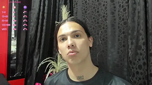 Snapshot of Almaazz chatting on May 26, 2026, 7:32 pm Almaazz online show from May 26, 2026, 7:32 pm