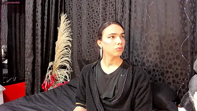 Snapshot of Almaazz chatting on June 15, 2026, 4:04 am Almaazz online show from June 15, 2026, 4:04 am