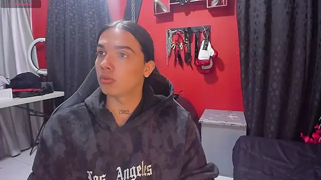 Snapshot of Almaazz chatting on June 18, 2026, 7:18 pm Almaazz online show from June 18, 2026, 7:18 pm