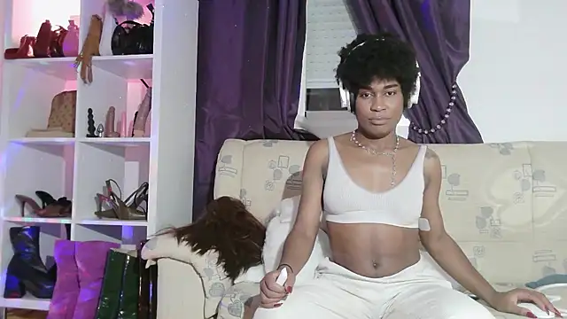 Snapshot of Afrikaisy_big21dx chatting on December 17, 2025, 9:43 pm Afrikaisy big21dx online show from December 17, 2025, 9:43 pm