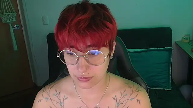 Miacatsito3 online show from December 20, 2025, 3:46 am