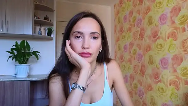 Lillian-Clark online show from October 6, 2025, 4:43 am