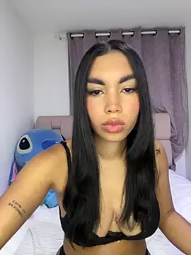 karolaalcendra online show from November 18, 2025, 4:17 am