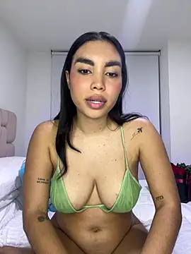 karolaalcendra online show from March 20, 2026, 4:06 am