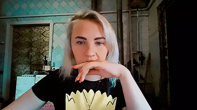 Snapshot of EmmaCat_ chatting on February 9, 2026, 8:40 am EmmaCat online show from February 9, 2026, 8:40 am