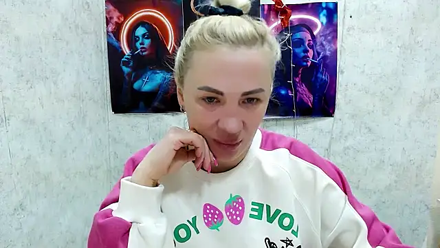 Snapshot of EmmaCat_ chatting on February 24, 2026, 6:11 am EmmaCat online show from February 24, 2026, 6:11 am