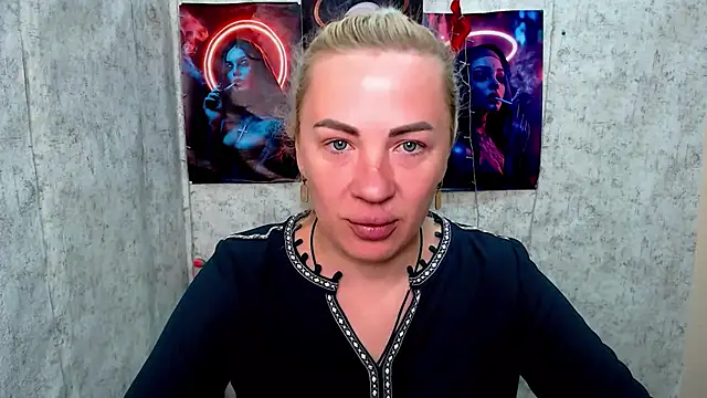 EmmaCat  online show from April 22, 2026, 4:37 am