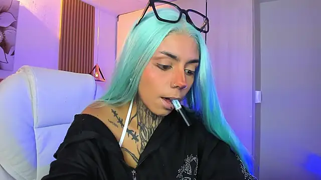 Snapshot of KoraRousee chatting on October 30, 2025, 1:23 pm KoraRousee online show from October 30, 2025, 1:23 pm