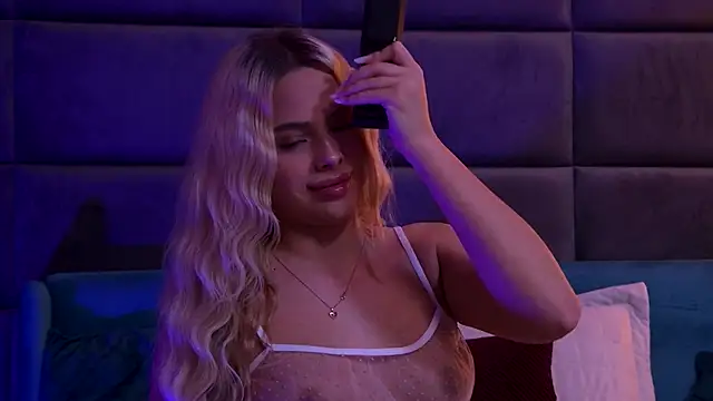 Snapshot of YssabelFox chatting on November 7, 2025, 3:56 pm YssabelFox online show from November 7, 2025, 3:56 pm