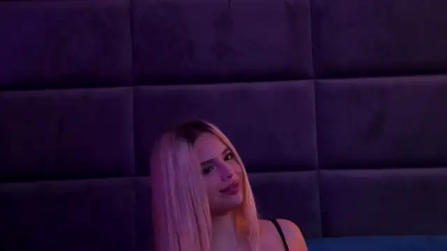 Snapshot of YssabelFox chatting on November 15, 2025, 3:52 pm YssabelFox online show from November 15, 2025, 3:52 pm