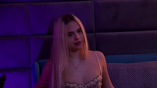 Snapshot of YssabelFox chatting on November 16, 2025, 4:12 pm YssabelFox online show from November 16, 2025, 4:12 pm