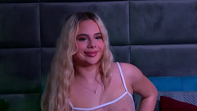 Snapshot of YssabelFox chatting on November 22, 2025, 3:55 pm YssabelFox online show from November 22, 2025, 3:55 pm